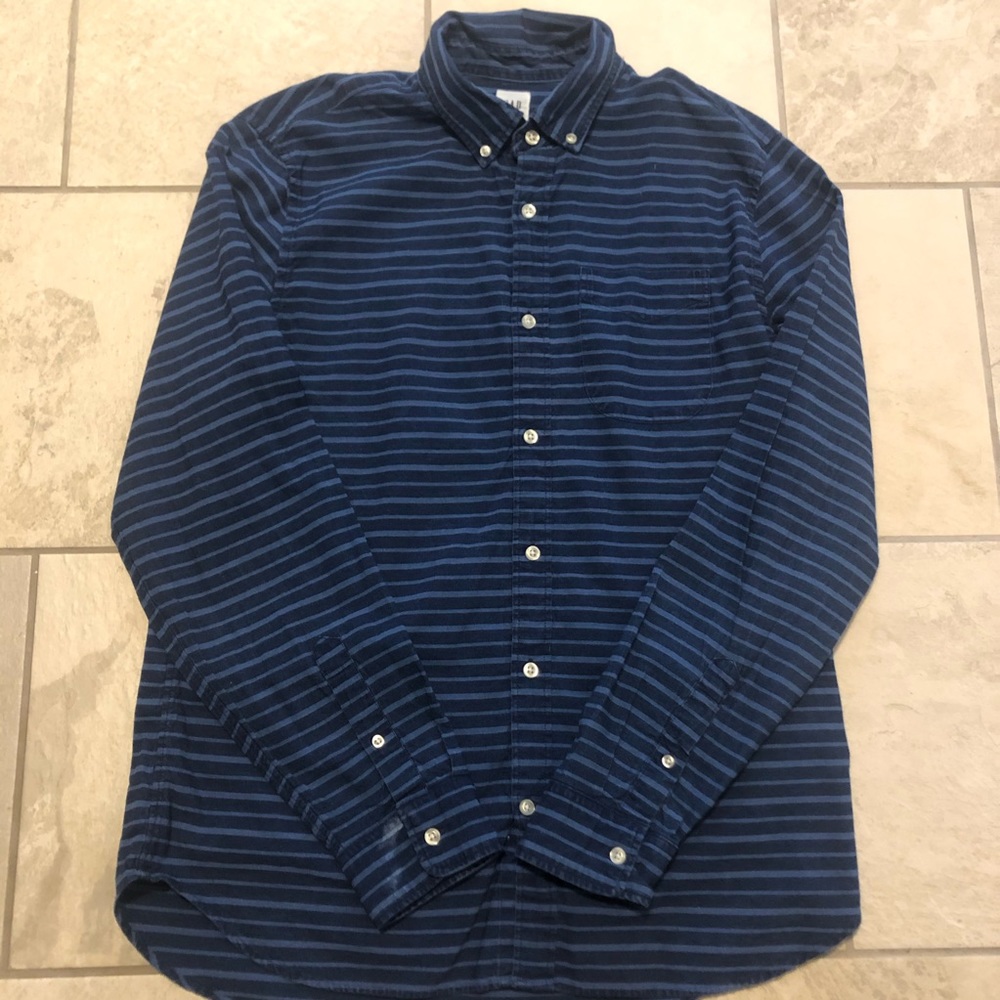 Casual blue gap shirt